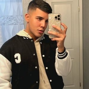 Meet your Posher, Dhaniel